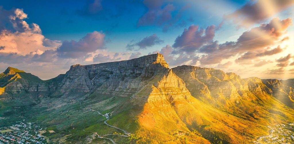 SA-Cape Town-Table Mountain-Signal Mountain